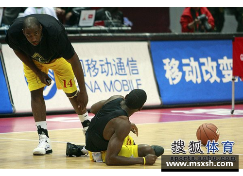 佰富彩NBA球迷热情高涨，挥舞彩旗为喜欢的球员加油 - 副本